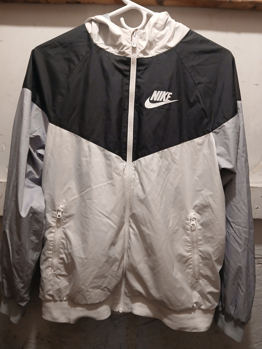 Nike Men’s Black & Light Gray Colorblock Windbreaker Jacket